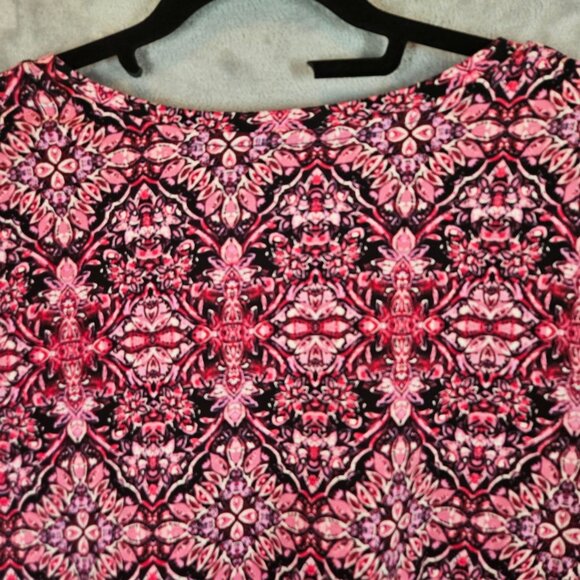 Catherines 3XWP Top Pink Black Geometric Print Short Sleeve Tee bright colorful - Picture 7 of 9